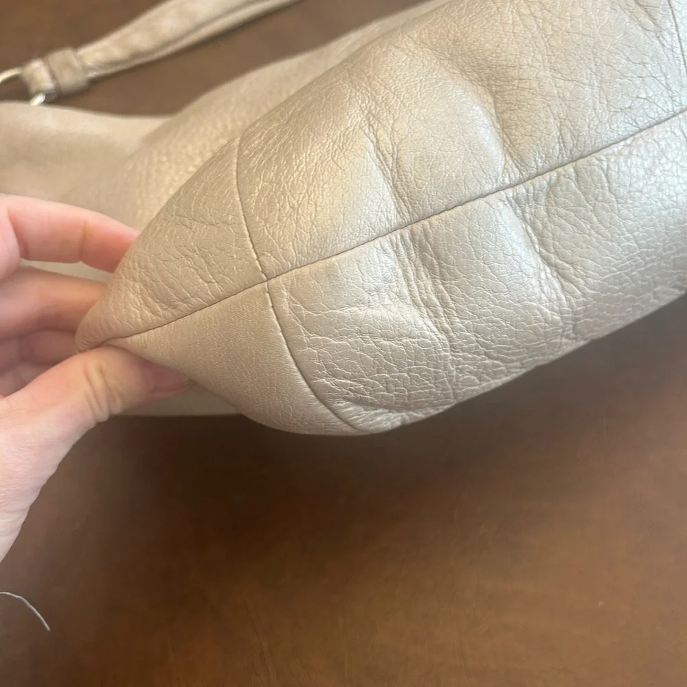 COACH Authentic KRISTEN LARGE HOBO Champagne/ Beige Leather 19303